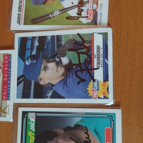 Autographed Rookie BB CARDS - Picture 3 of 5